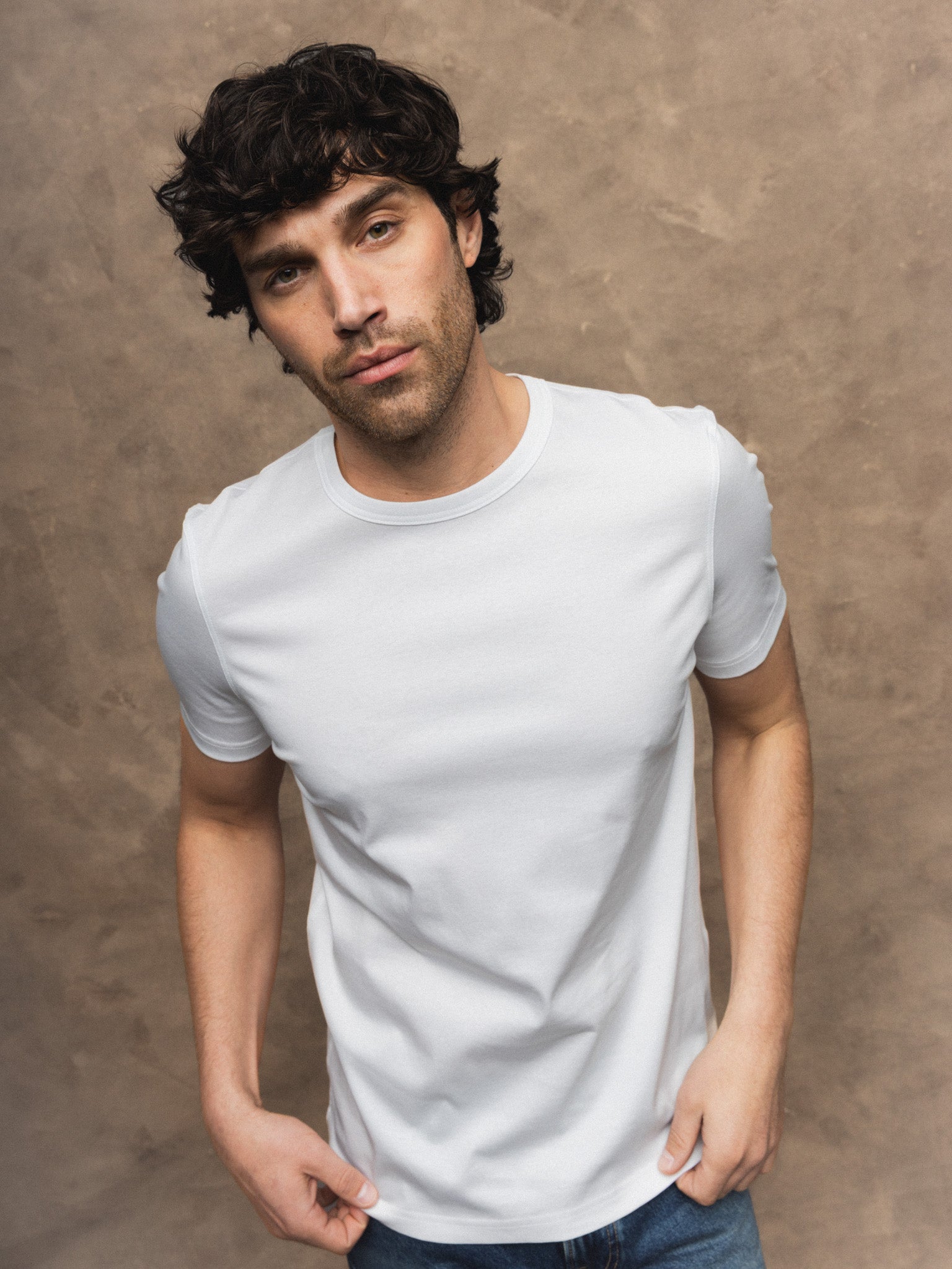 Modelshot / White / Detail